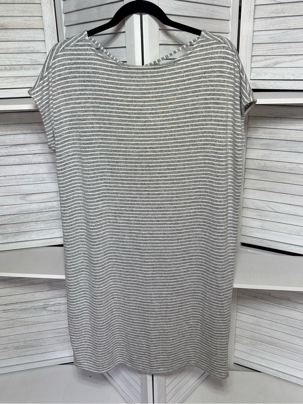 GAP Gray White Striped T-Shirt Dress M Open Back Criss Cross